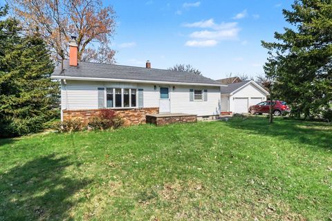 Photo of 114 S Main Street, Eastlake, MI 49626 (MLS # 26017726)