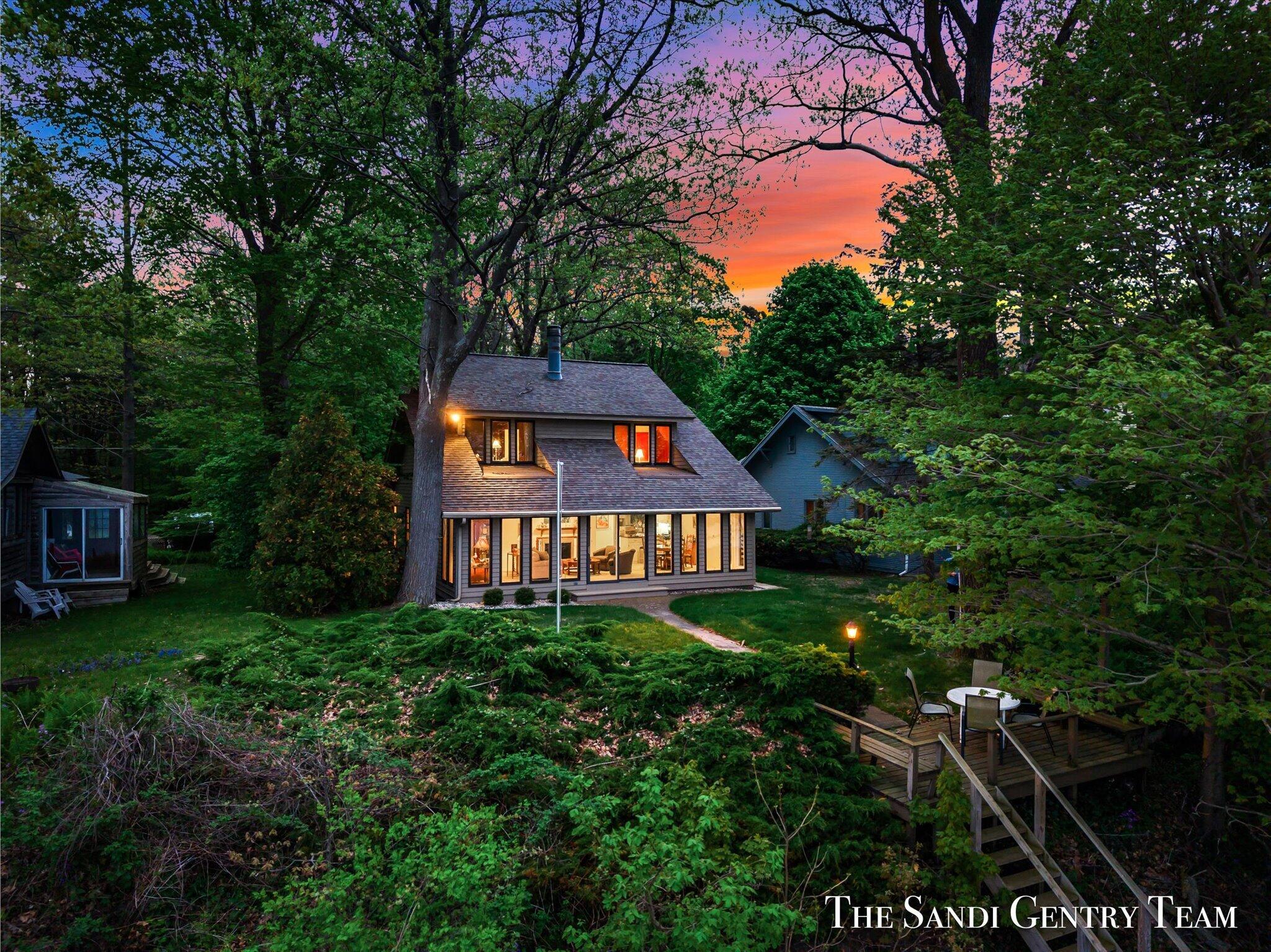 3327 N Lakeshore Drive