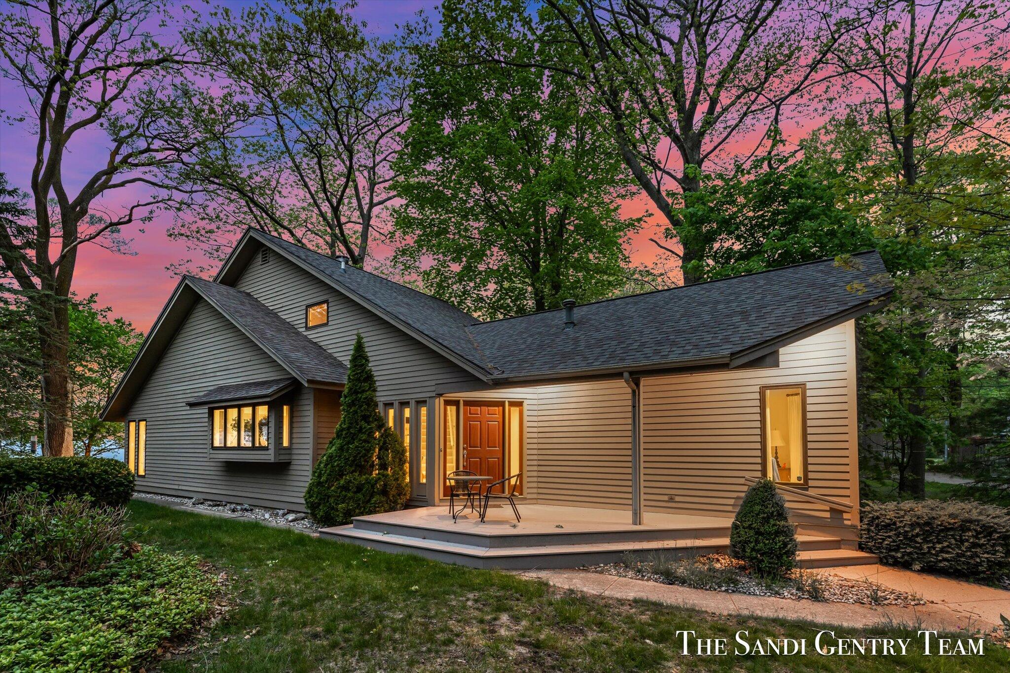 3327 N Lakeshore Drive