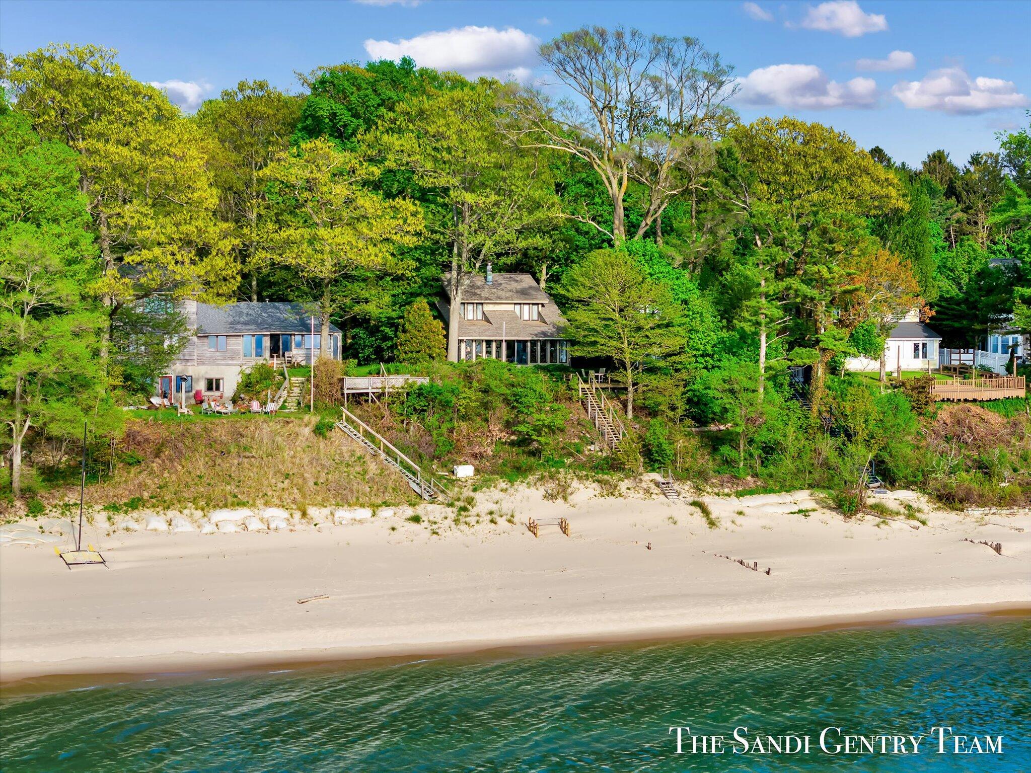 3327 N Lakeshore Drive