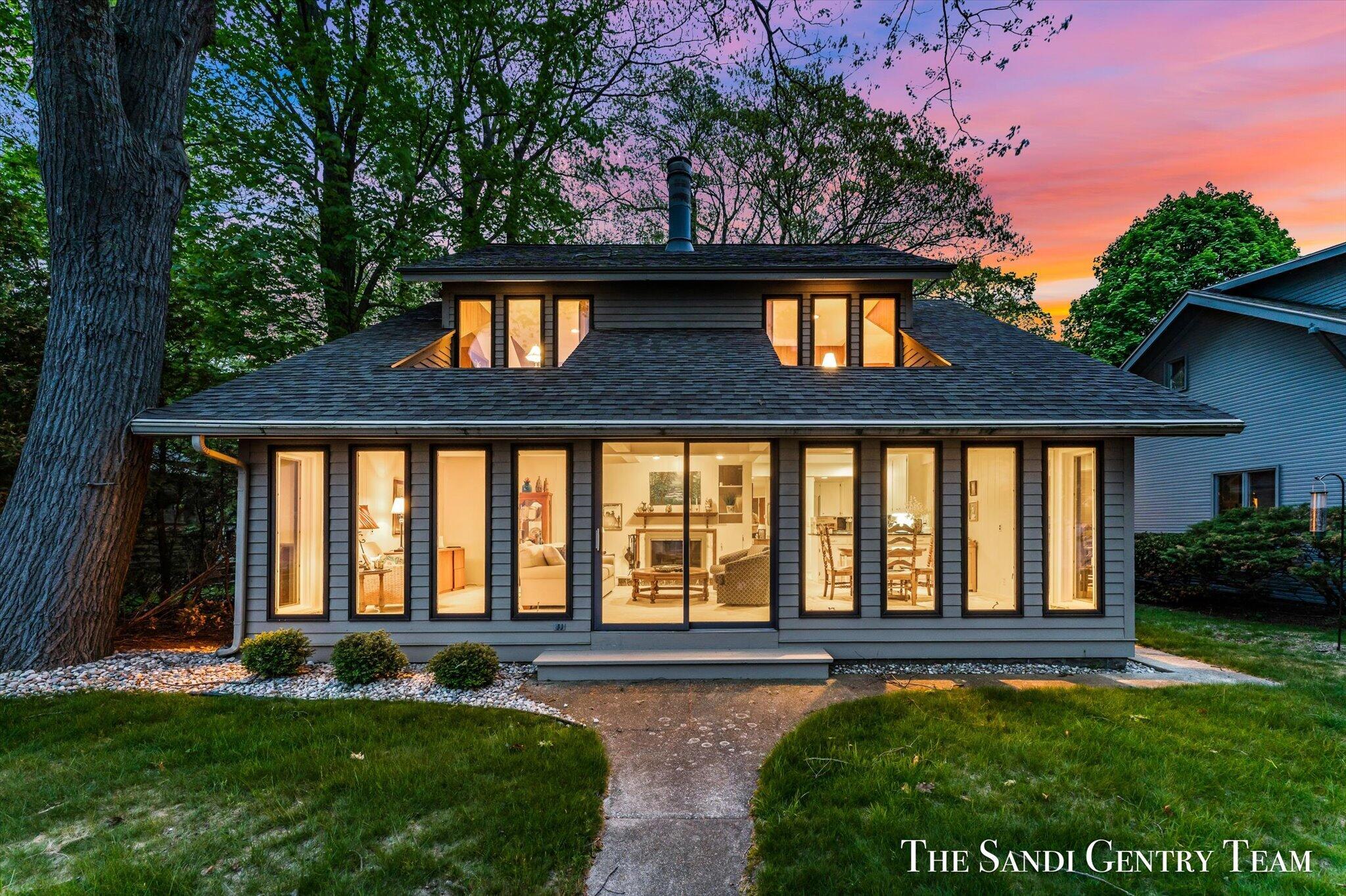 3327 N Lakeshore Drive