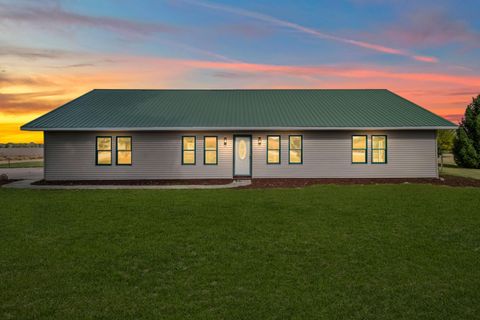 Photo of 10149 Dennings Road, Jonesville, MI 49250 (MLS # 25053282)