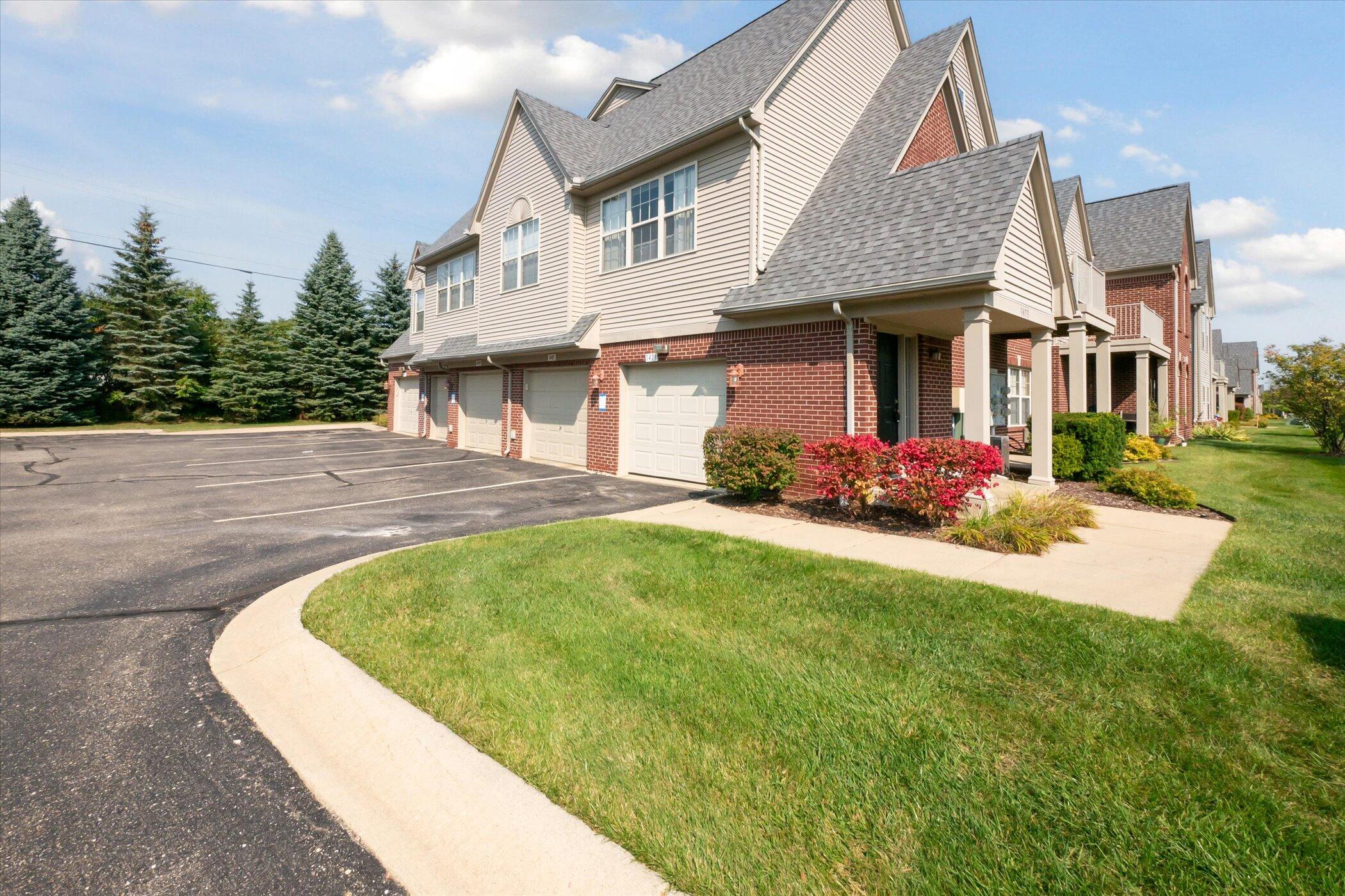 Ann Arbor, Michigan 48108, United States, 2 Bedrooms Bedrooms, ,2 BathroomsBathrooms,Residential,Pending,91401