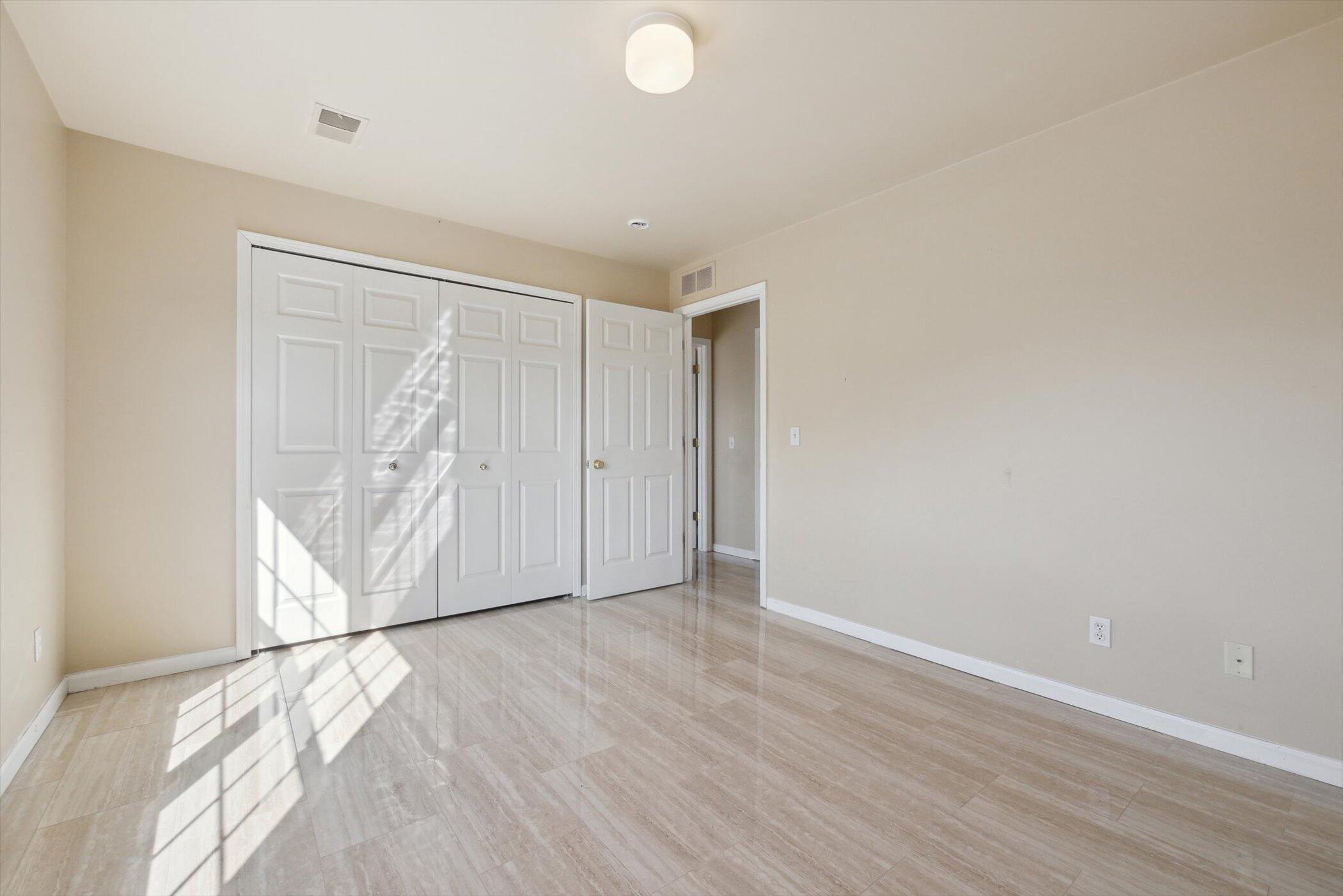 Ann Arbor, Michigan 48108, United States, 2 Bedrooms Bedrooms, ,2 BathroomsBathrooms,Residential,Pending,91401