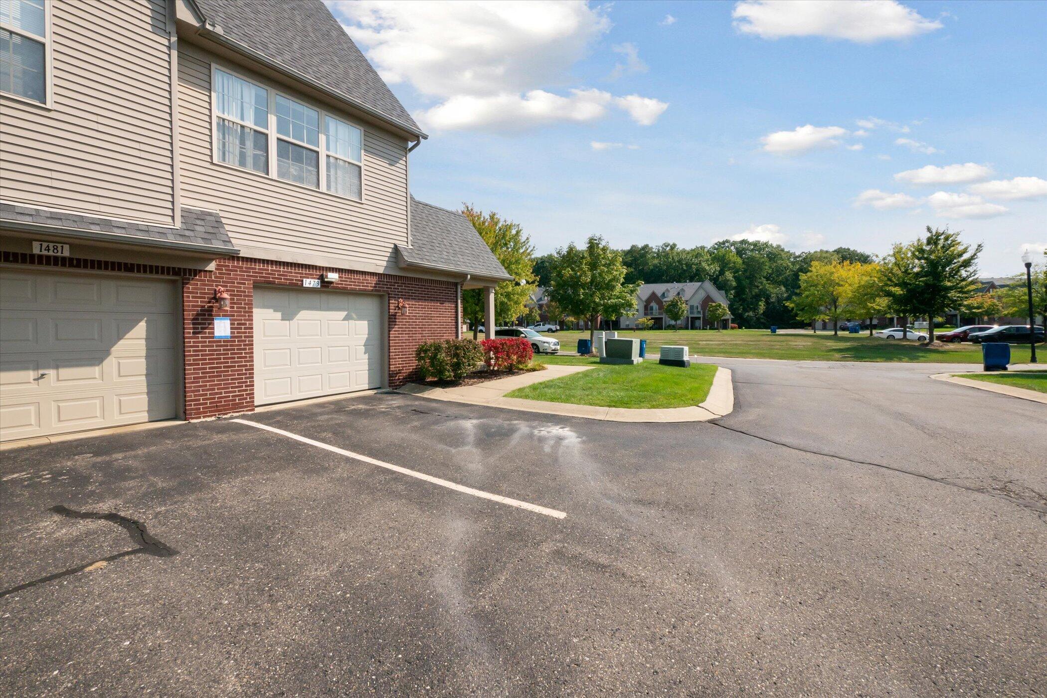 Ann Arbor, Michigan 48108, United States, 2 Bedrooms Bedrooms, ,2 BathroomsBathrooms,Residential,Pending,91401