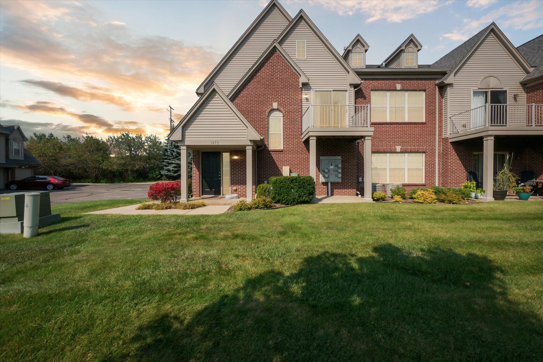 Ann Arbor, Michigan 48108, United States, 2 Bedrooms Bedrooms, ,2 BathroomsBathrooms,Residential,Pending,91401