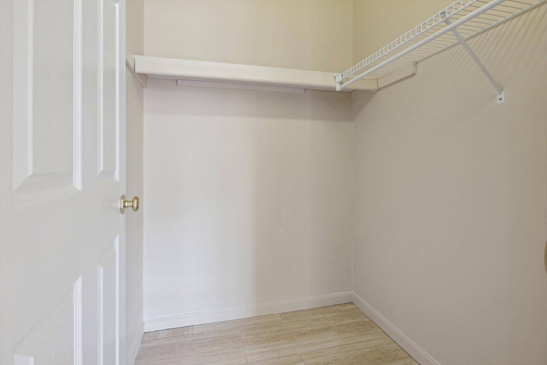 Ann Arbor, Michigan 48108, United States, 2 Bedrooms Bedrooms, ,2 BathroomsBathrooms,Residential,Pending,91401