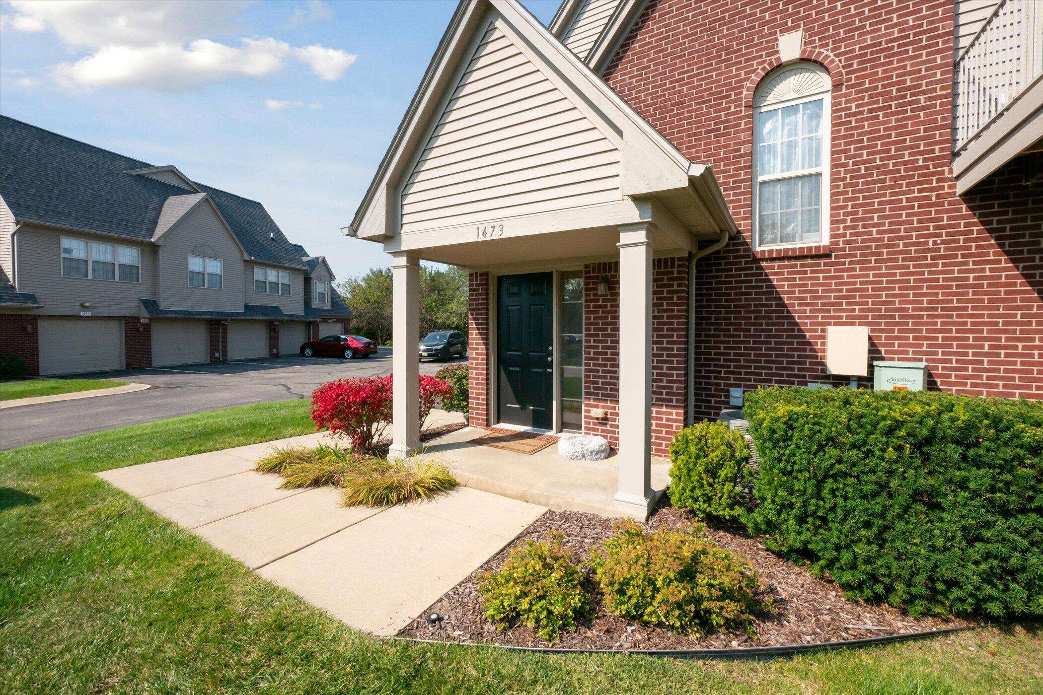 Ann Arbor, Michigan 48108, United States, 2 Bedrooms Bedrooms, ,2 BathroomsBathrooms,Residential,Pending,91401