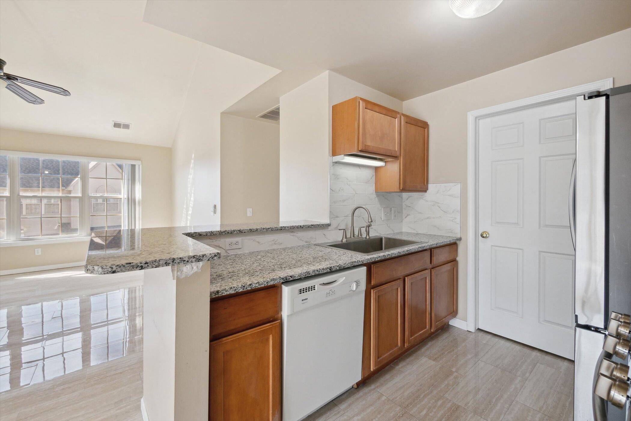 Ann Arbor, Michigan 48108, United States, 2 Bedrooms Bedrooms, ,2 BathroomsBathrooms,Residential,Pending,91401