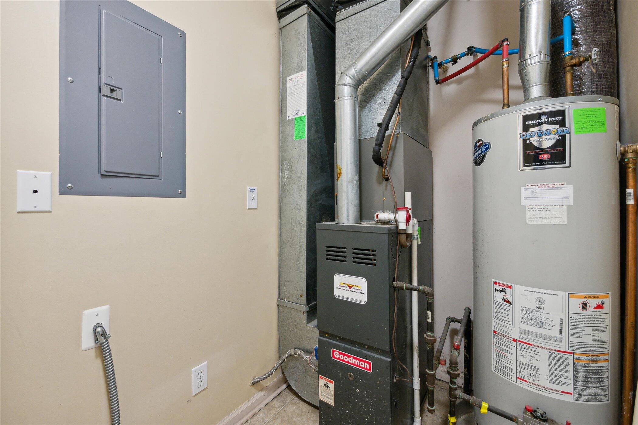 Ann Arbor, Michigan 48108, United States, 2 Bedrooms Bedrooms, ,2 BathroomsBathrooms,Residential,Pending,91401