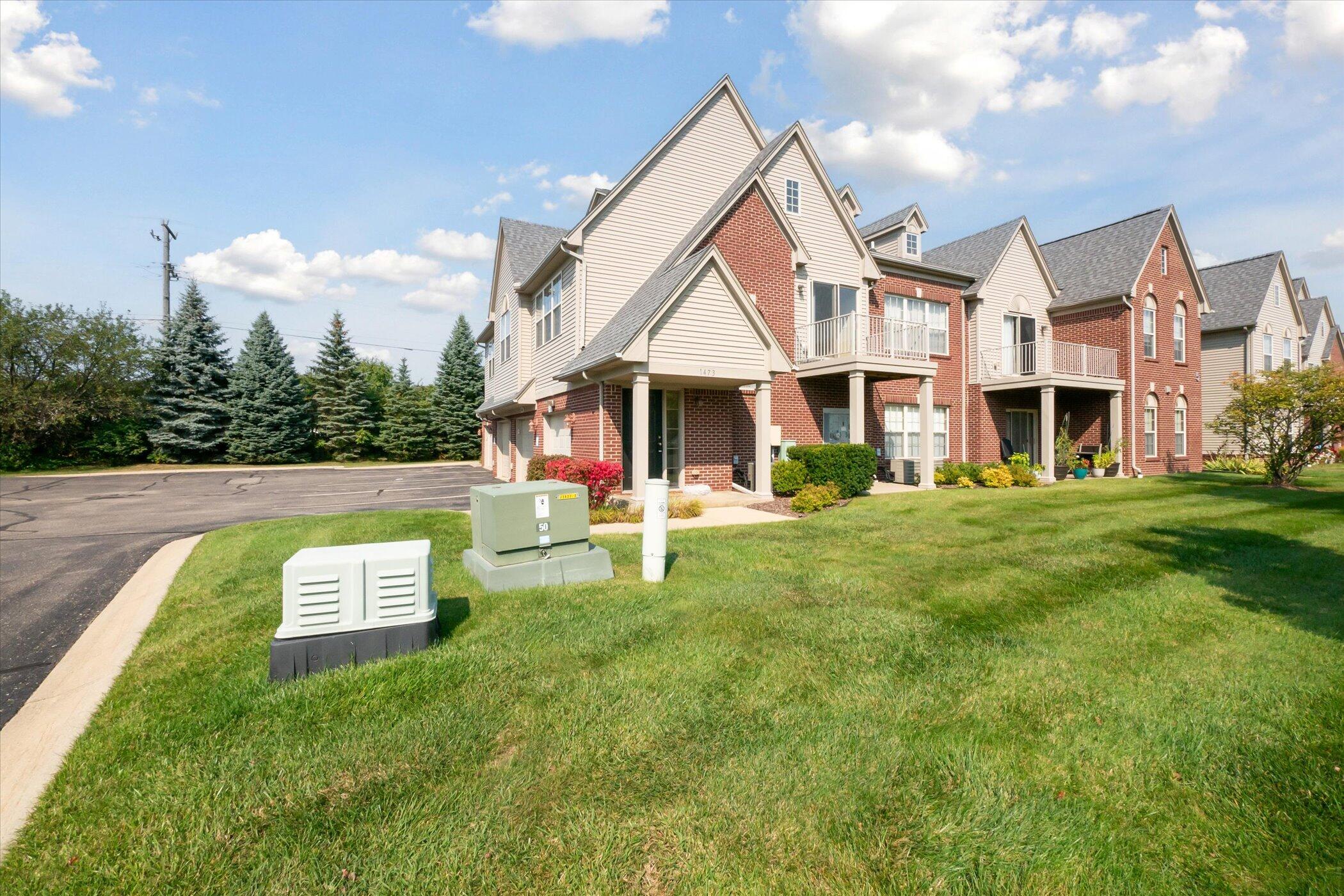 Ann Arbor, Michigan 48108, United States, 2 Bedrooms Bedrooms, ,2 BathroomsBathrooms,Residential,Pending,91401