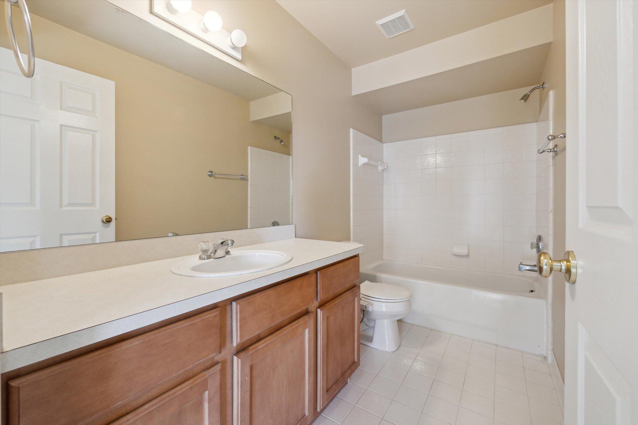 Ann Arbor, Michigan 48108, United States, 2 Bedrooms Bedrooms, ,2 BathroomsBathrooms,Residential,Pending,91401