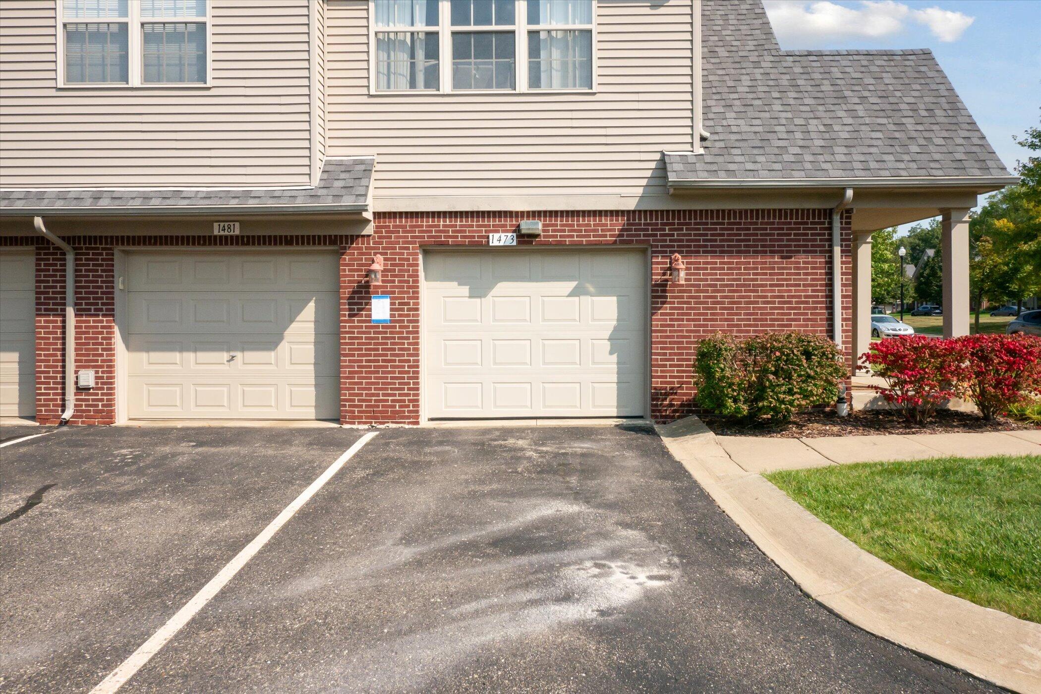 Ann Arbor, Michigan 48108, United States, 2 Bedrooms Bedrooms, ,2 BathroomsBathrooms,Residential,Pending,91401