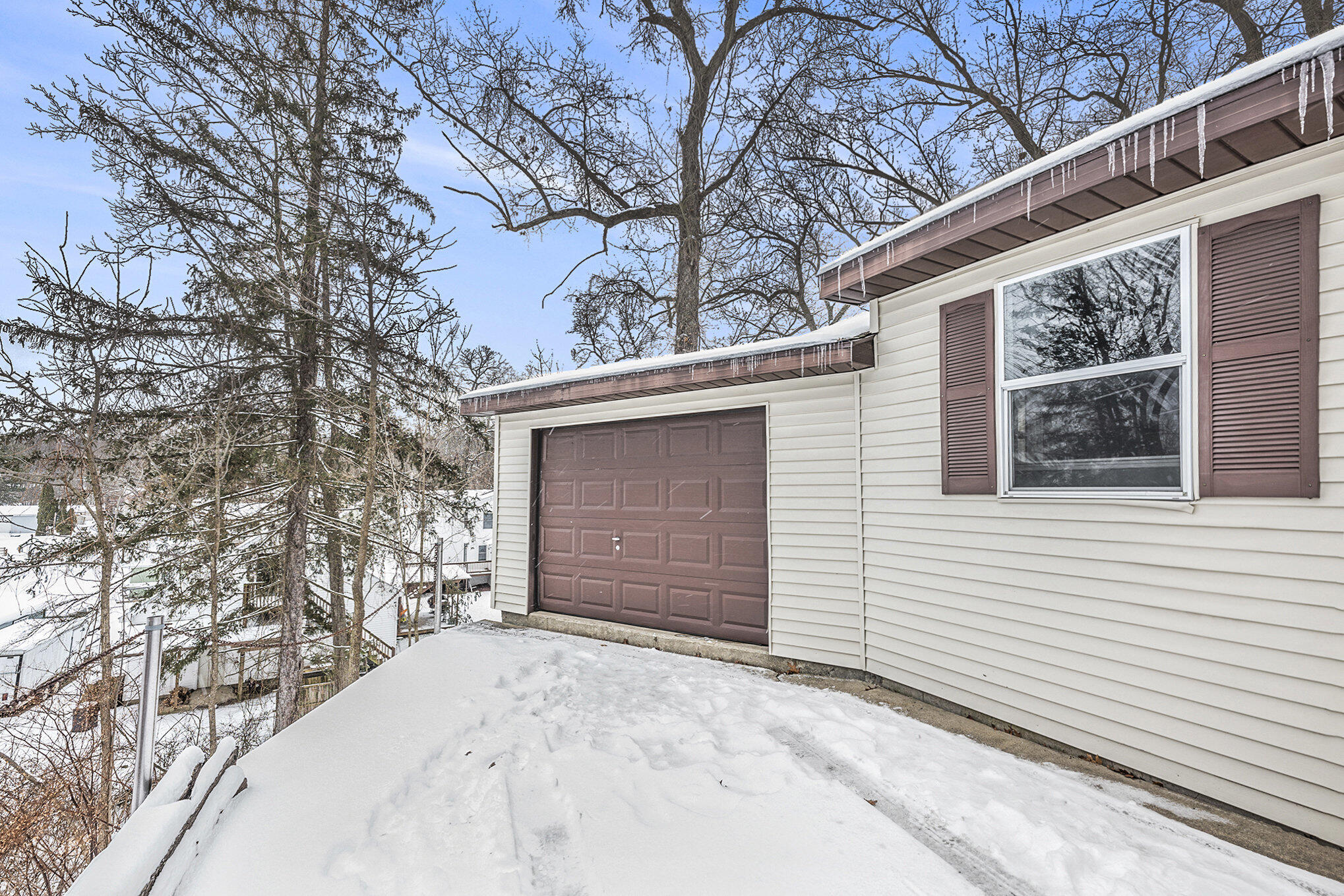 Battle Creek, Michigan 49017, United States, 2 Bedrooms Bedrooms, ,2 BathroomsBathrooms,Residential,Pending,79535