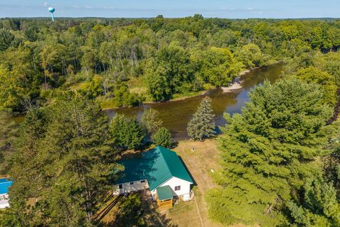 6825 Riverside Road Evart MI 49631