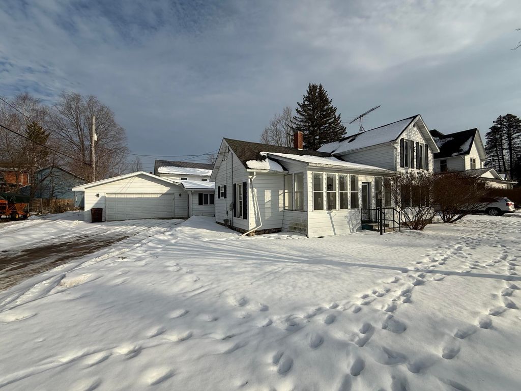 Photo of 210 N Queen Street, Nashville, MI 49073 (MLS # 26004944)