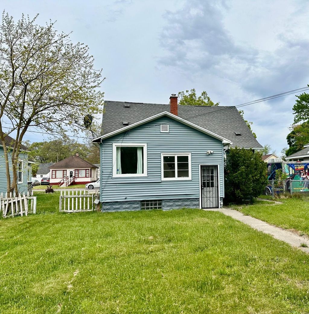 Photo of 2128 Hoyt Street, Muskegon, MI 49444 (MLS # 25022994)
