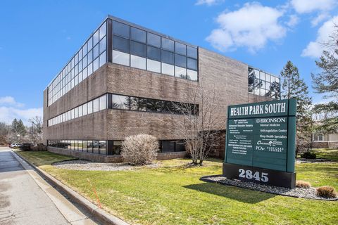 Photo of 2845 Capital Avenue SW #Upper, Battle Creek, MI 49015 (MLS # 26016775)