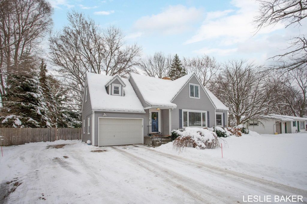 Photo of 943 College Avenue, Holland, MI 49423 (MLS # 25060434)