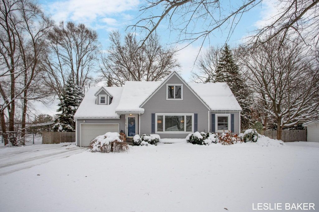 Photo of 943 College Avenue, Holland, MI 49423 (MLS # 25060434)