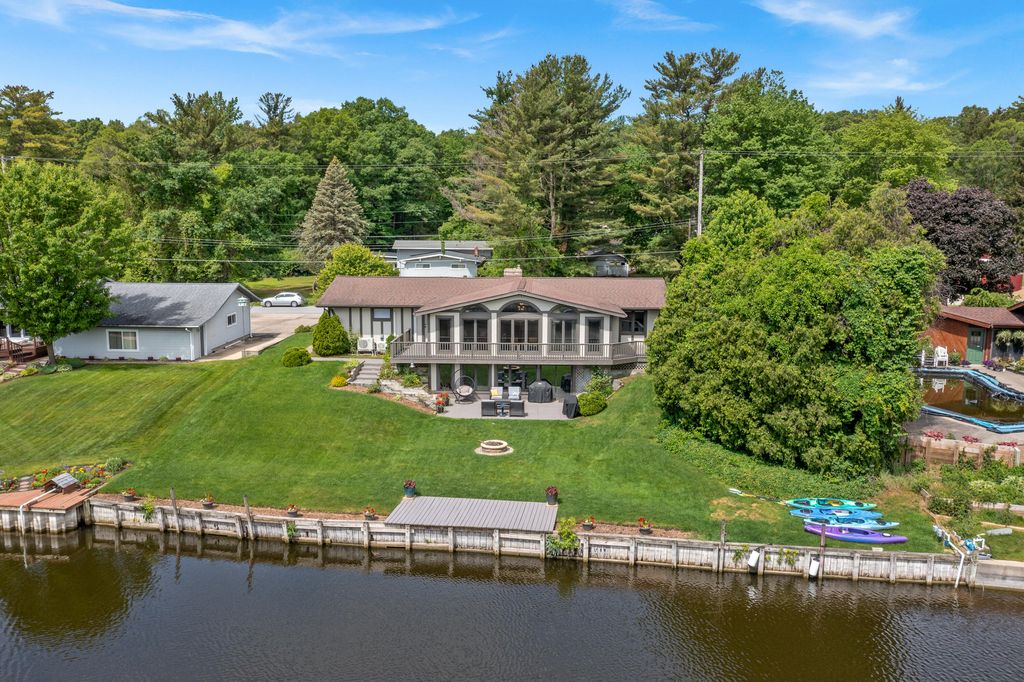 Photo of 17882 Channel View Drive, Spring Lake, MI 49456 (MLS # 25045645)