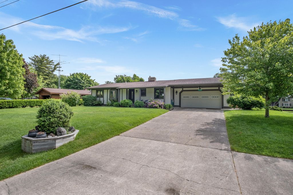 Photo of 17882 Channel View Drive, Spring Lake, MI 49456 (MLS # 25045645)