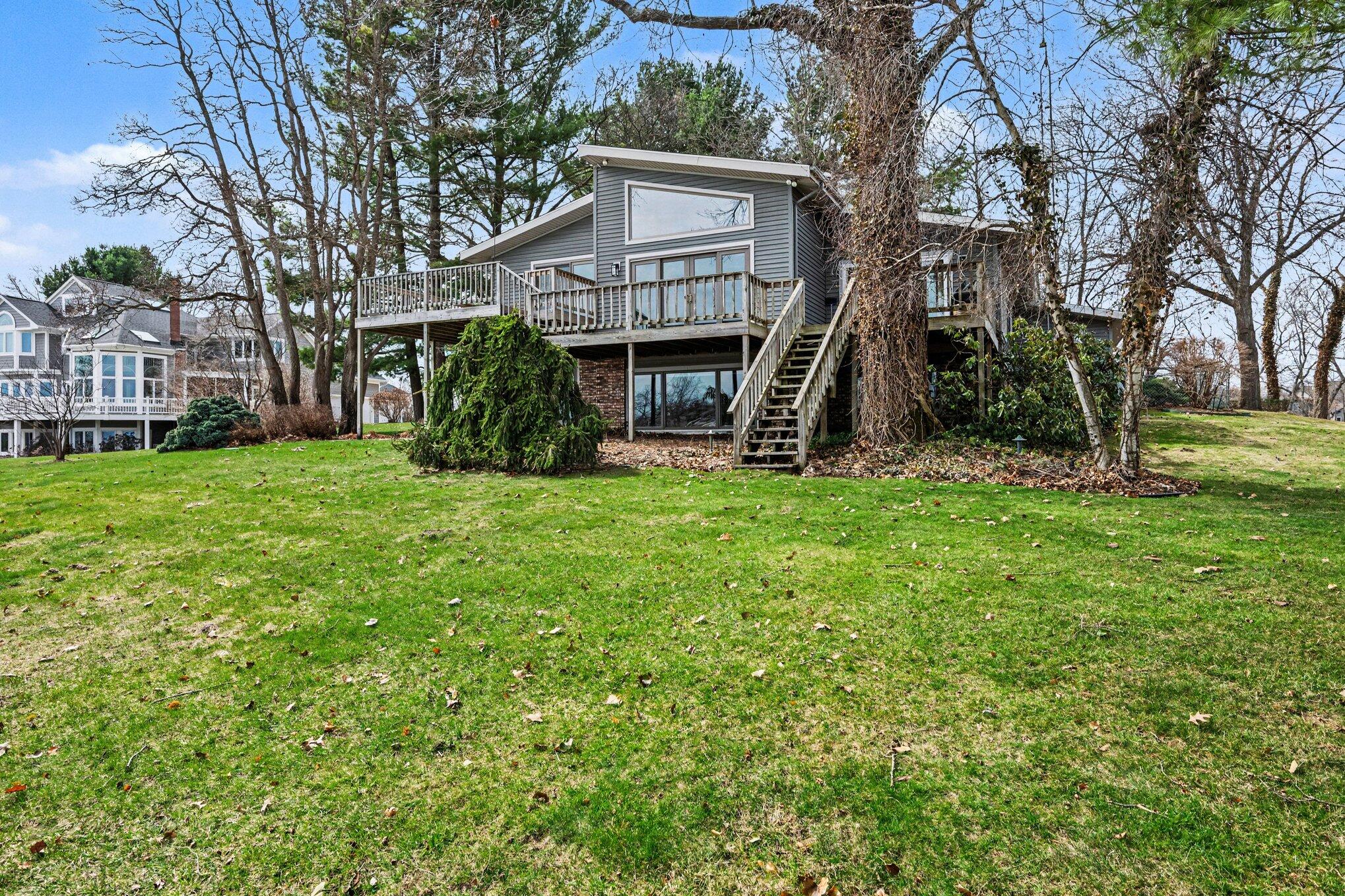 7025 Eagle Hts Drive