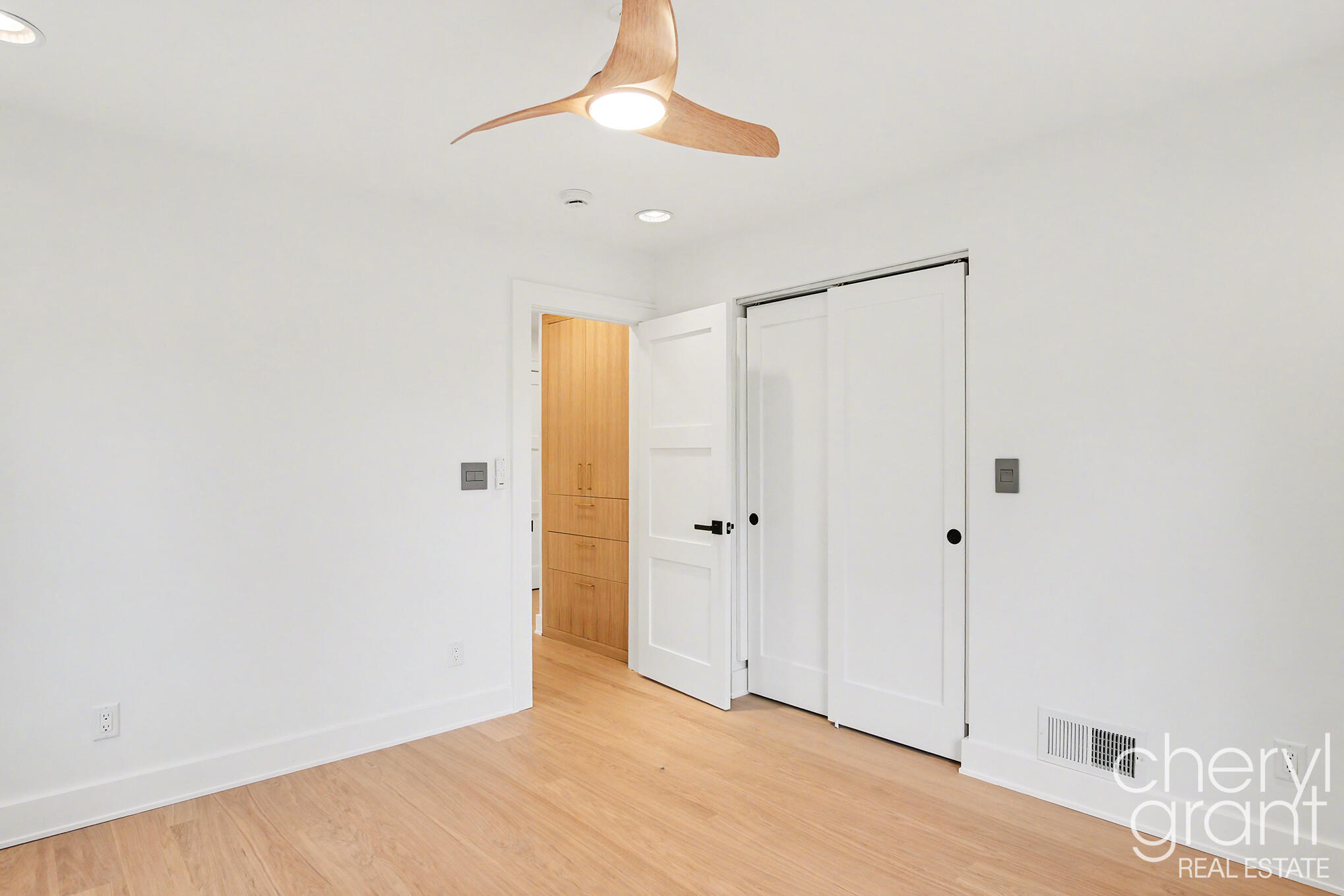 Grand Rapids, Michigan, 49506, United States, 5 Bedrooms Bedrooms, ,5 BathroomsBathrooms,Residential,Active,2037535