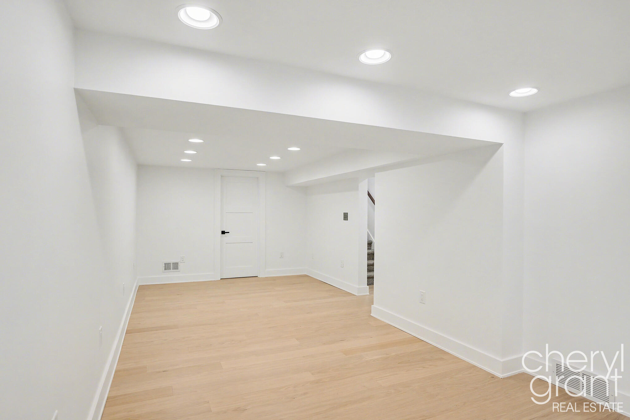 Grand Rapids, Michigan, 49506, United States, 5 Bedrooms Bedrooms, ,5 BathroomsBathrooms,Residential,Active,2037535