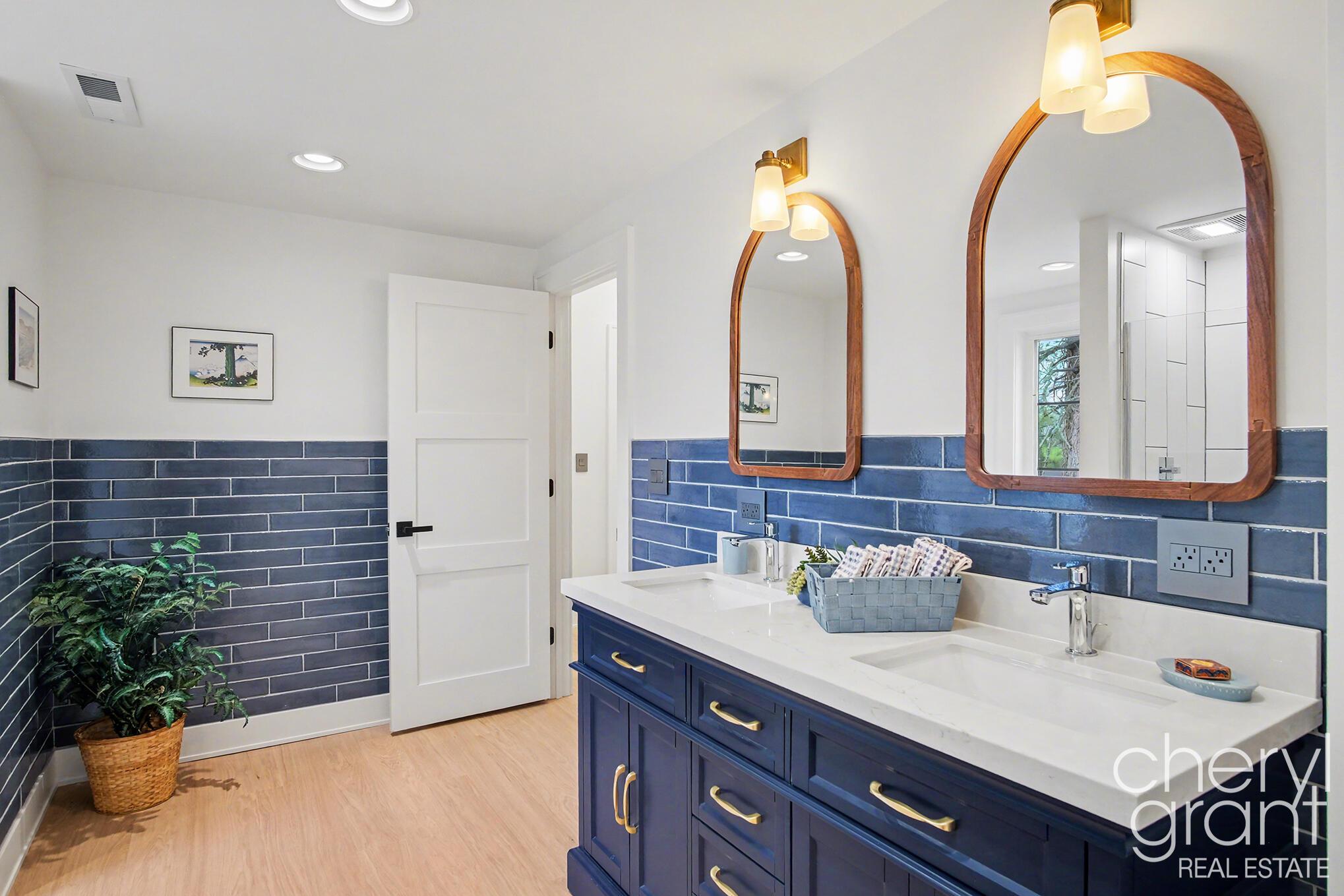 Grand Rapids, Michigan, 49506, United States, 5 Bedrooms Bedrooms, ,5 BathroomsBathrooms,Residential,Active,2037535