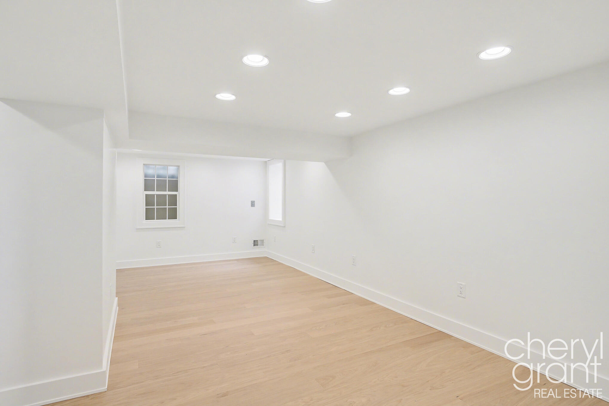 Grand Rapids, Michigan, 49506, United States, 5 Bedrooms Bedrooms, ,5 BathroomsBathrooms,Residential,Active,2037535