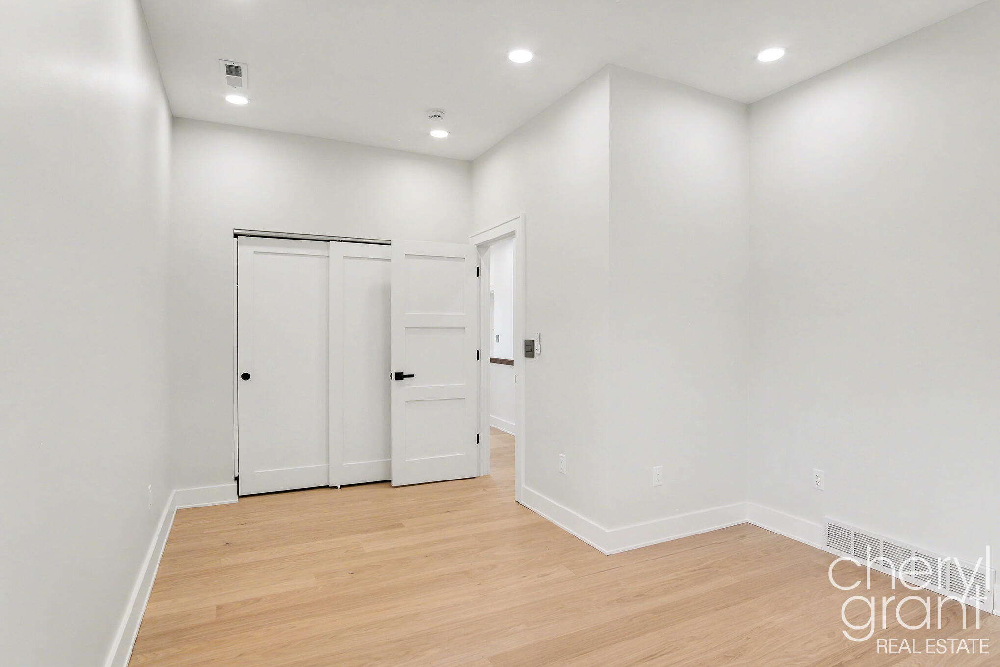 Grand Rapids, Michigan, 49506, United States, 5 Bedrooms Bedrooms, ,5 BathroomsBathrooms,Residential,Active,2037535