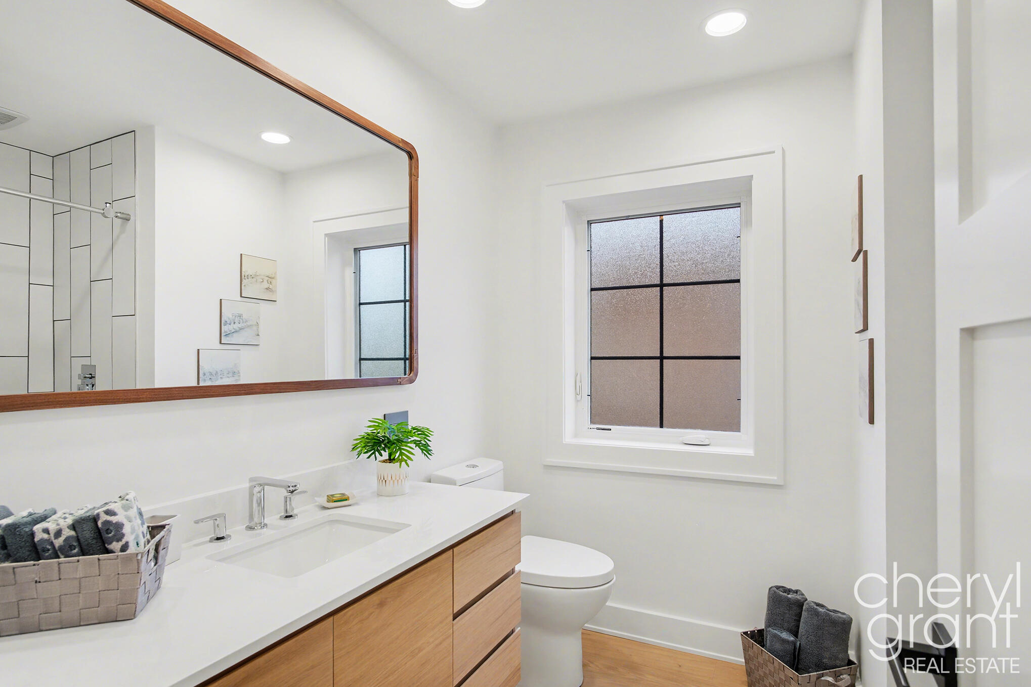 Grand Rapids, Michigan, 49506, United States, 5 Bedrooms Bedrooms, ,5 BathroomsBathrooms,Residential,Active,2037535