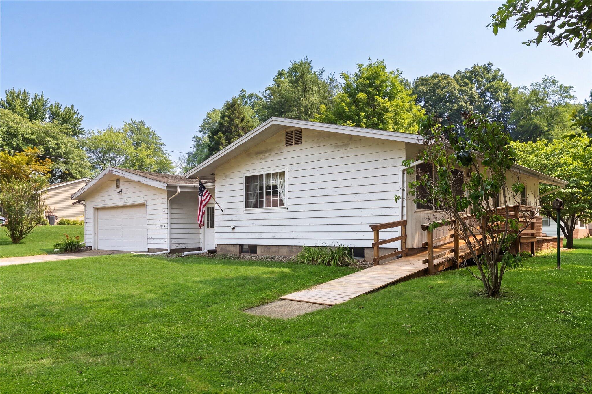 Photo 1 of 15 — 441 E Parsons Avenue, Watervliet, MI 49098