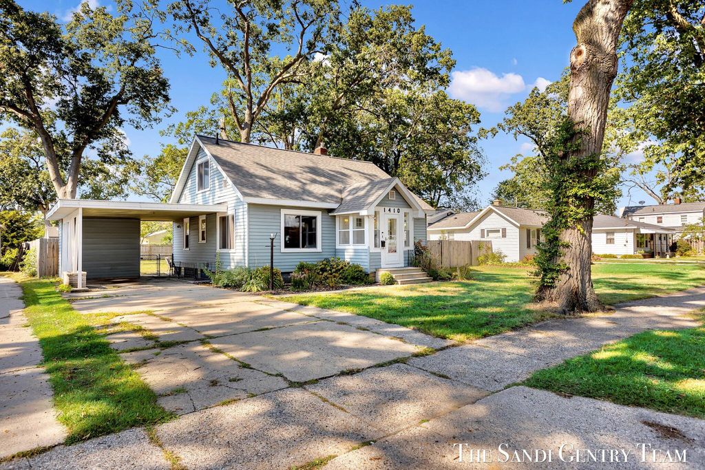 Photo of 1410 Mills Avenue, Muskegon, MI 49445 (MLS # 25045631)