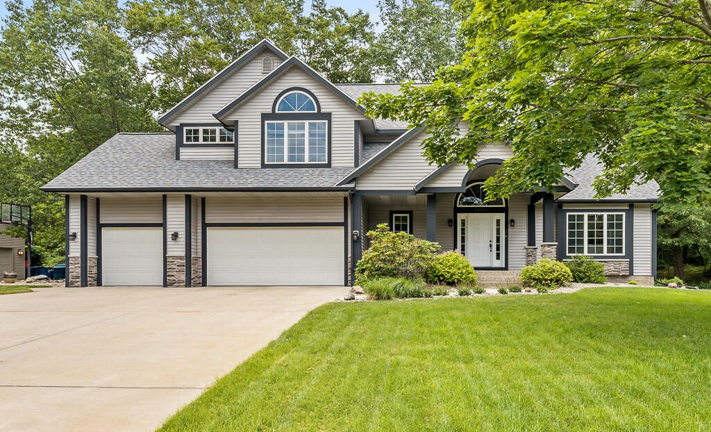Photo of 18716 Sioux Drive, Spring Lake, MI 49456 (MLS # 25045385)