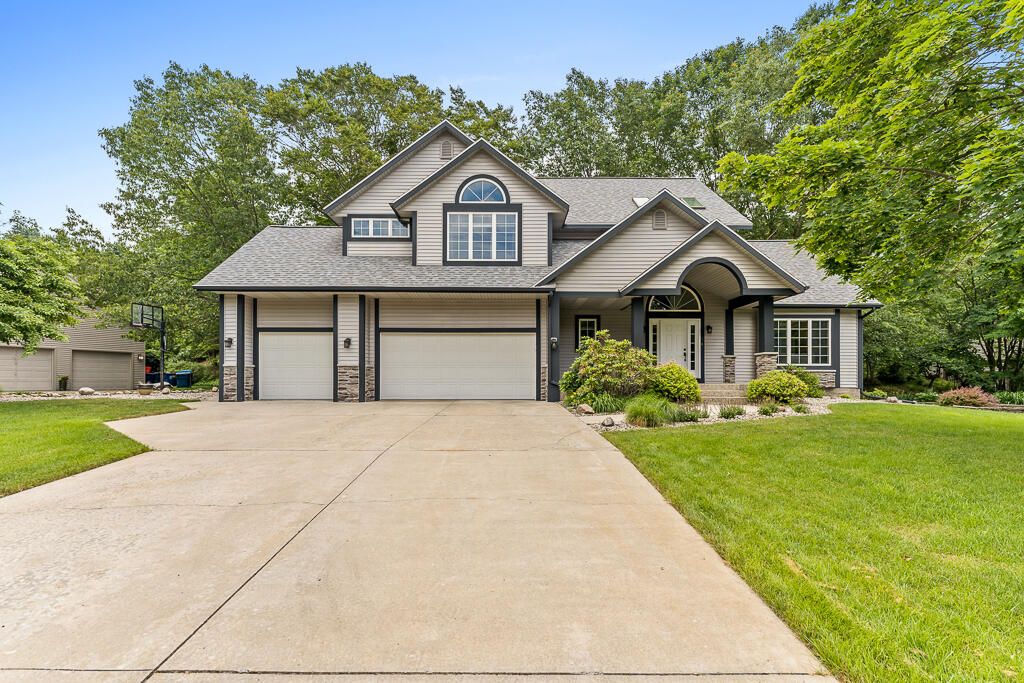 Photo of 18716 Sioux Drive, Spring Lake, MI 49456 (MLS # 25045385)