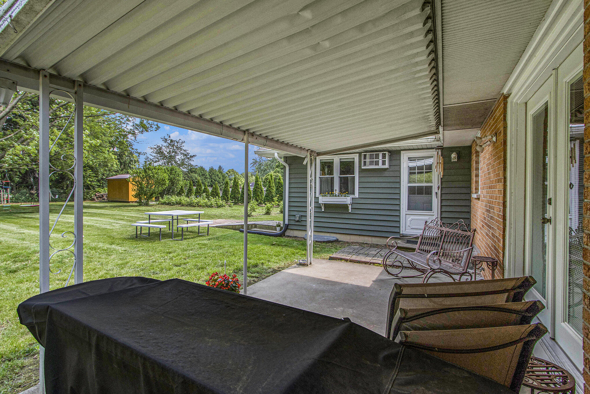 Kalamazoo, Michigan 49048, United States, 4 Bedrooms Bedrooms, ,3 BathroomsBathrooms,Residential,Pending,152376