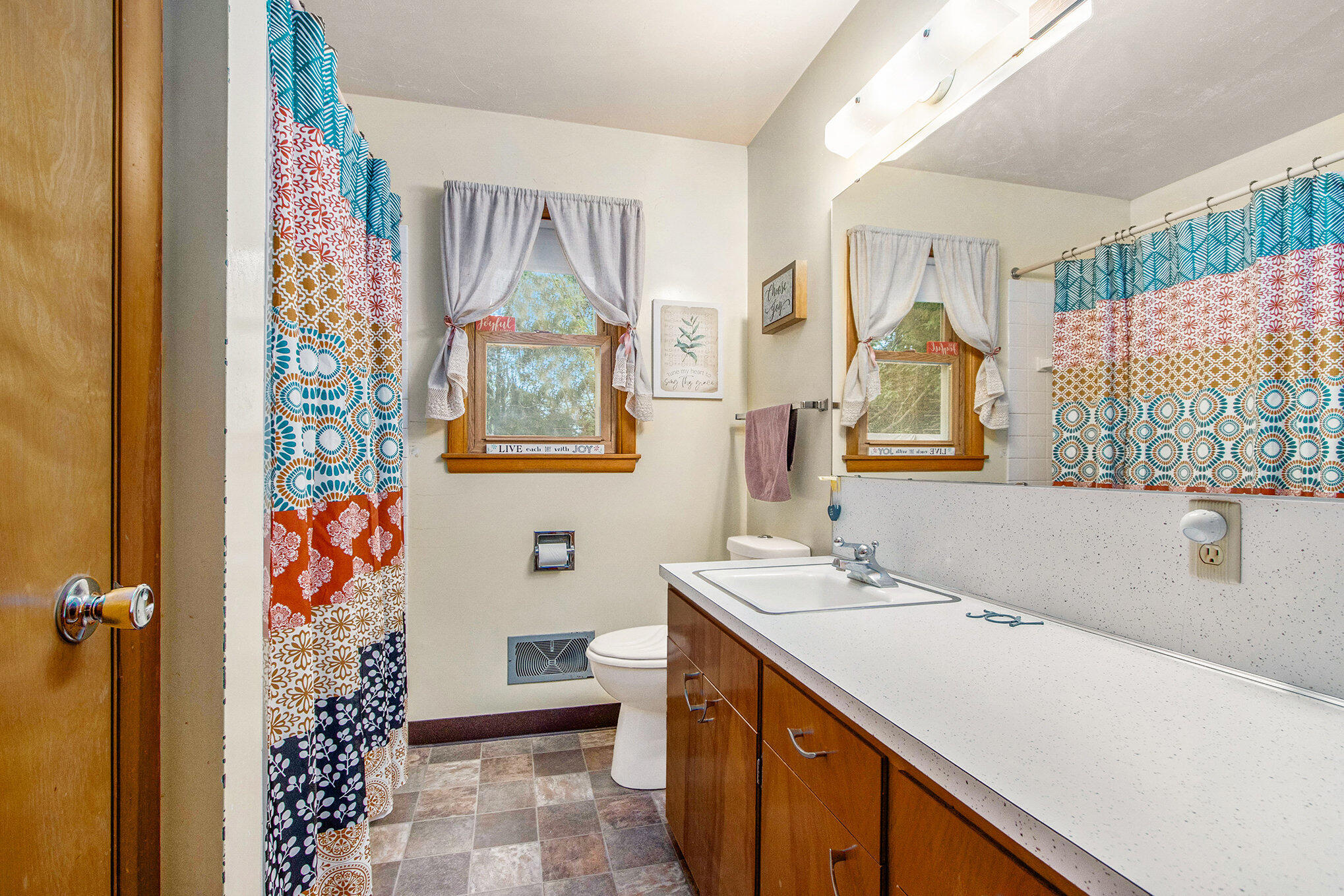 Kalamazoo, Michigan 49048, United States, 4 Bedrooms Bedrooms, ,3 BathroomsBathrooms,Residential,Pending,152376