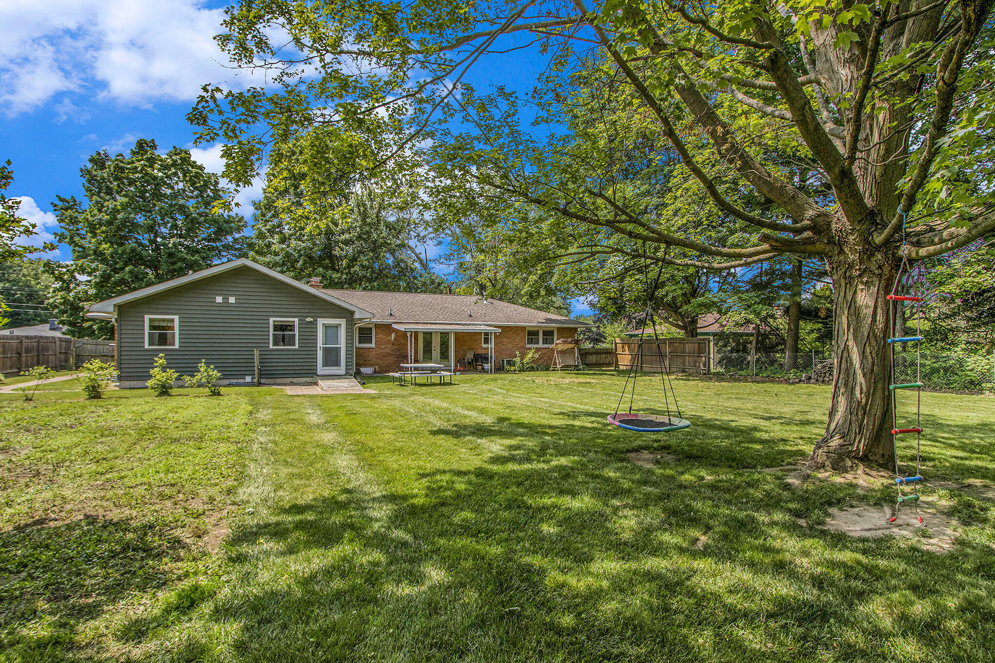 Kalamazoo, Michigan 49048, United States, 4 Bedrooms Bedrooms, ,3 BathroomsBathrooms,Residential,Pending,152376