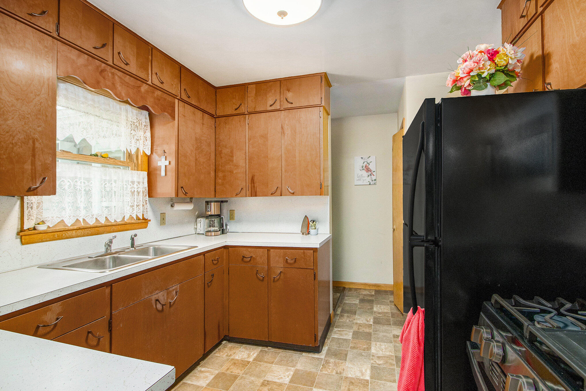 Kalamazoo, Michigan 49048, United States, 4 Bedrooms Bedrooms, ,3 BathroomsBathrooms,Residential,Pending,152376