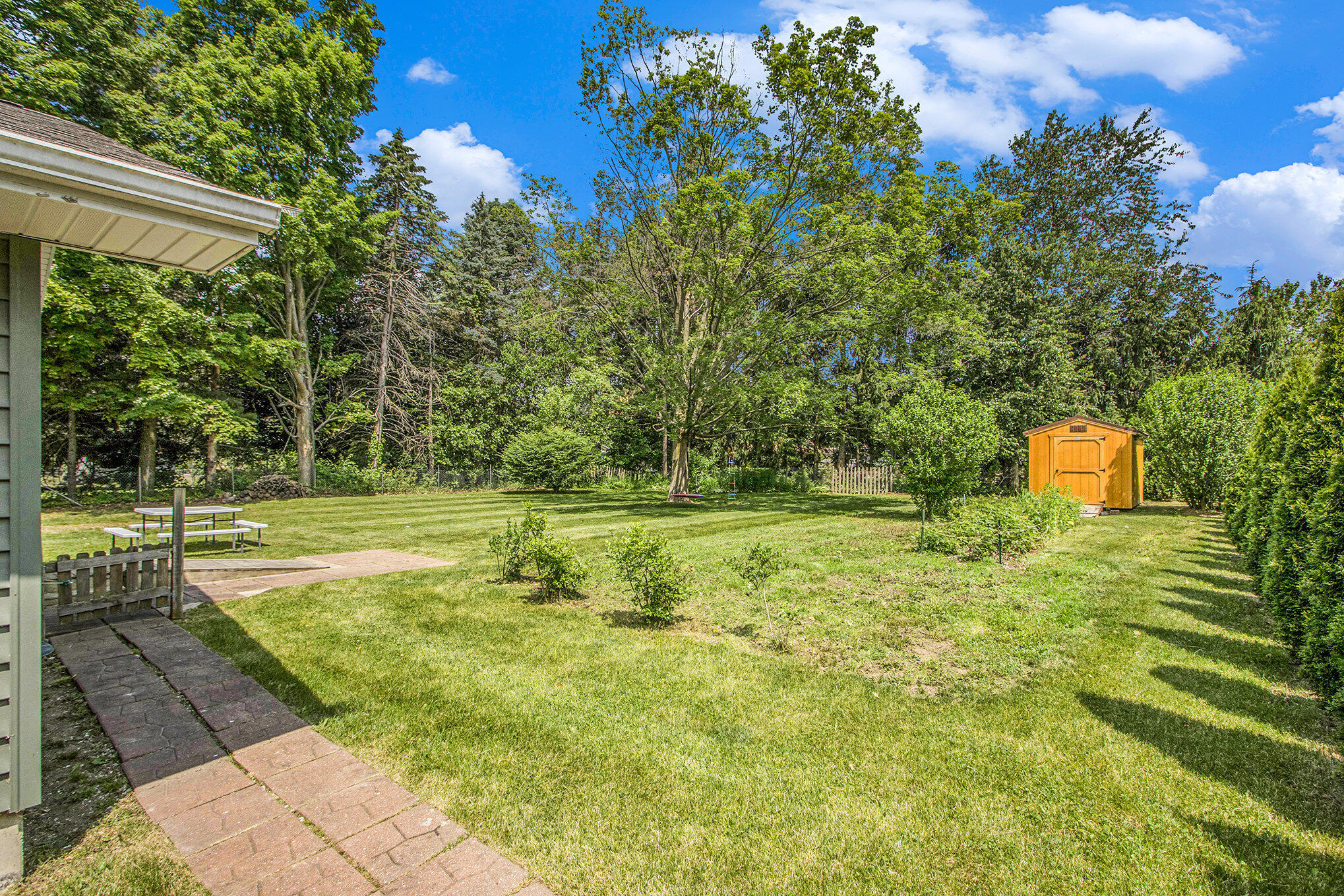 Kalamazoo, Michigan 49048, United States, 4 Bedrooms Bedrooms, ,3 BathroomsBathrooms,Residential,Pending,152376