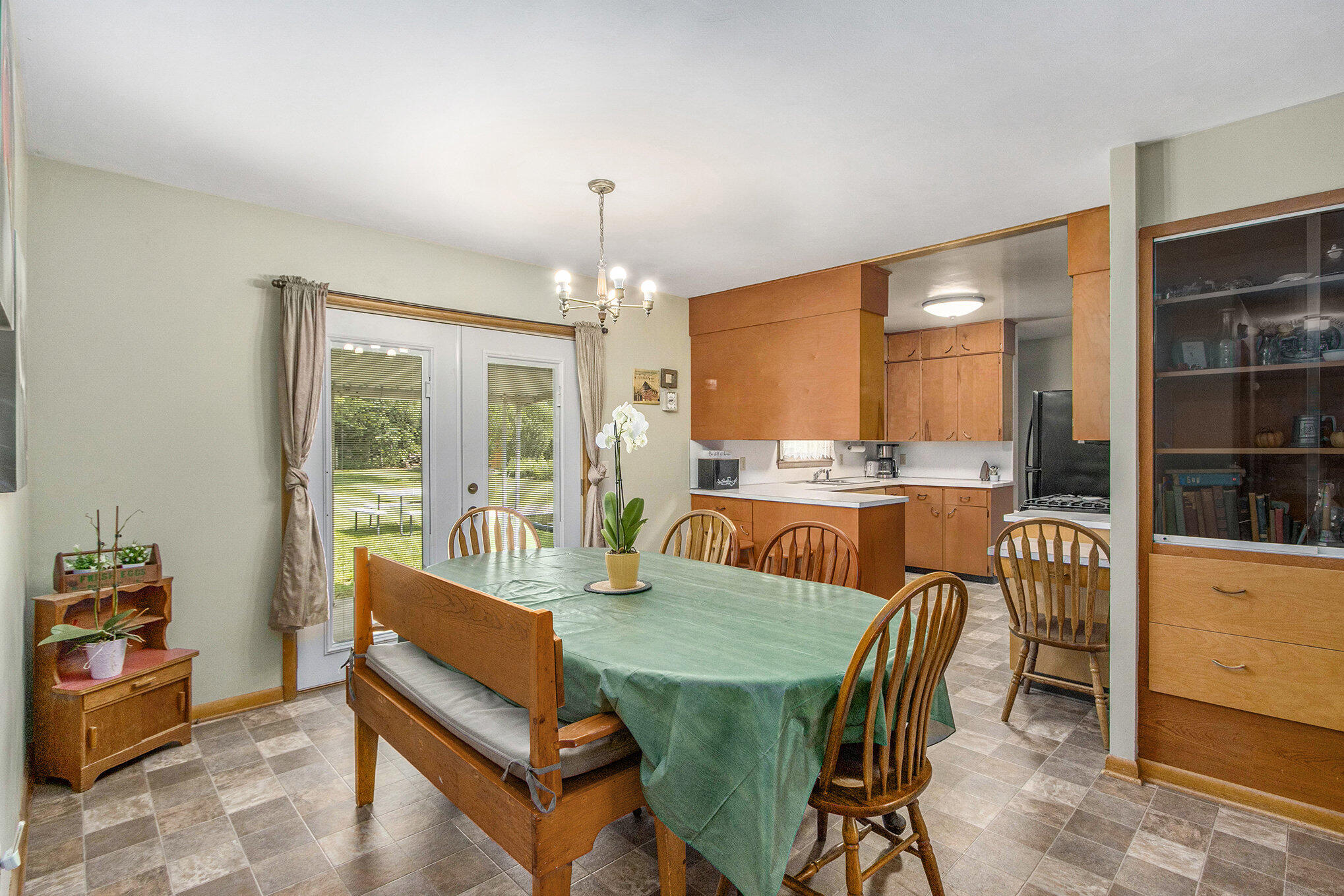 Kalamazoo, Michigan 49048, United States, 4 Bedrooms Bedrooms, ,3 BathroomsBathrooms,Residential,Pending,152376