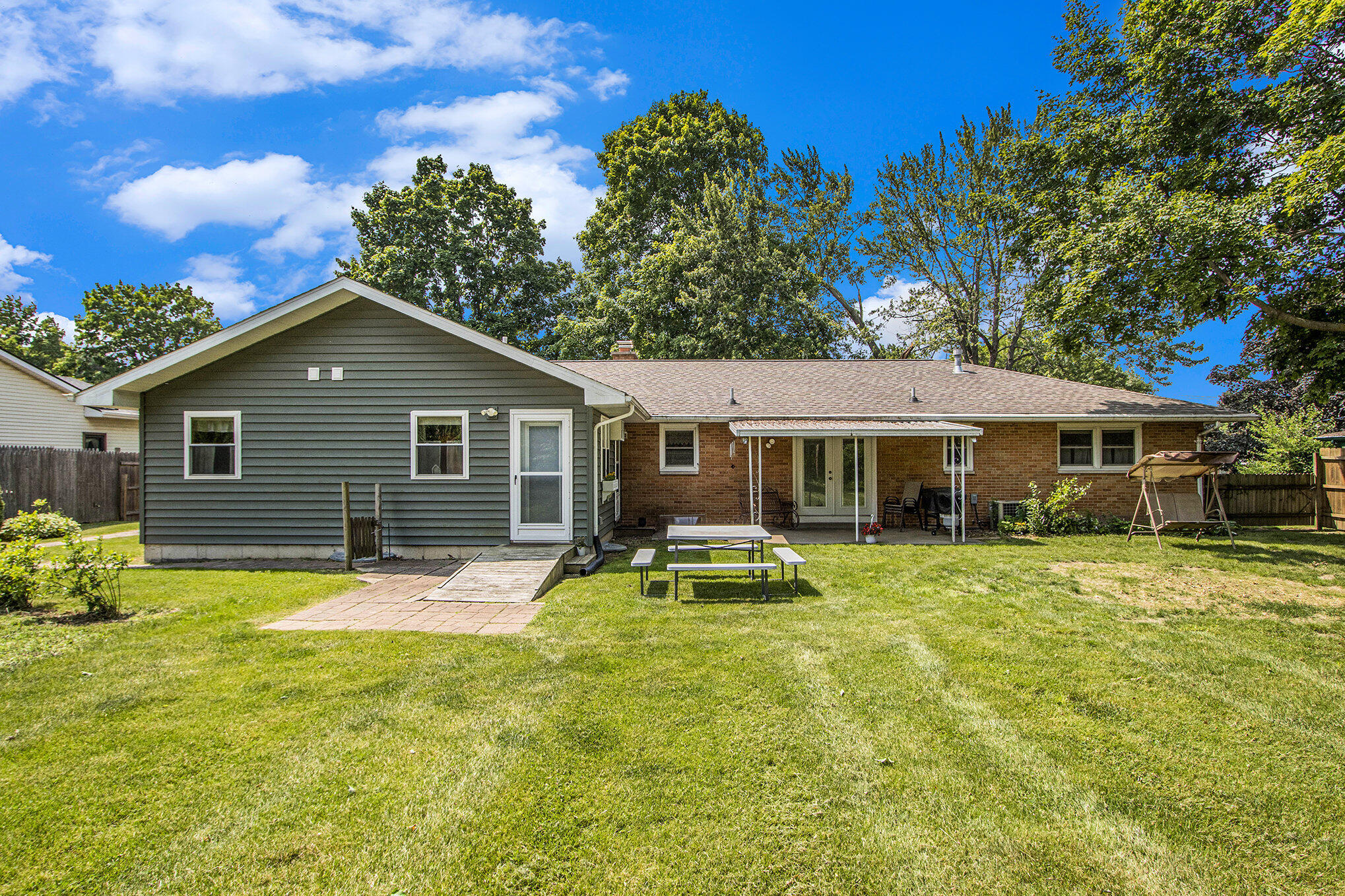 Kalamazoo, Michigan 49048, United States, 4 Bedrooms Bedrooms, ,3 BathroomsBathrooms,Residential,Pending,152376