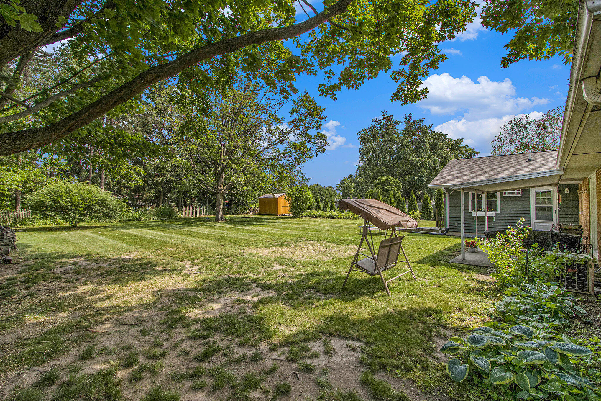 Kalamazoo, Michigan 49048, United States, 4 Bedrooms Bedrooms, ,3 BathroomsBathrooms,Residential,Pending,152376