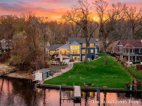 Photo of 7 Circle Drive, Fruitport, MI 49415 (MLS # 26016889)