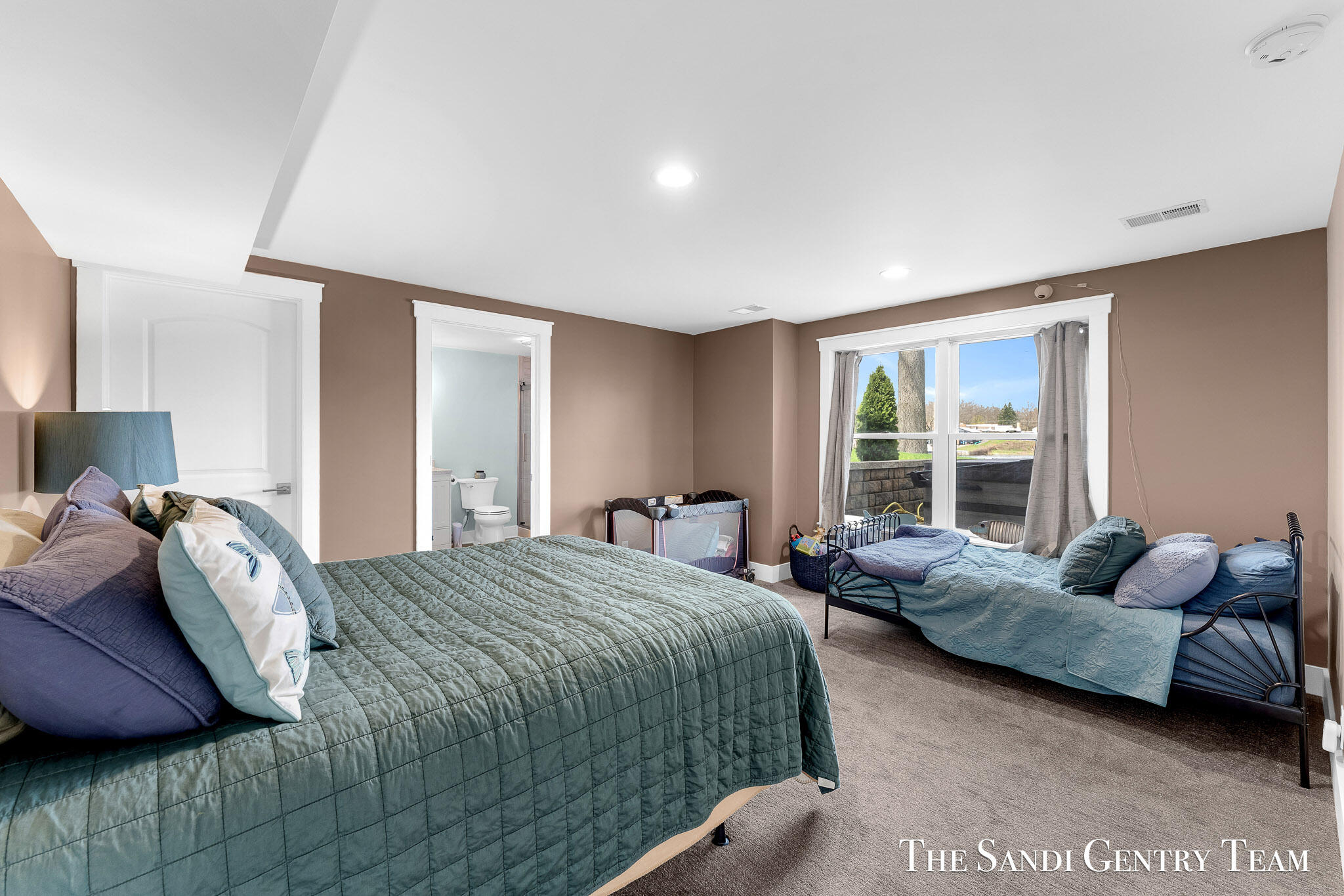 Fruitport, Michigan, 49415, United States, 4 Bedrooms Bedrooms, ,4 BathroomsBathrooms,Residential,Active,2041724