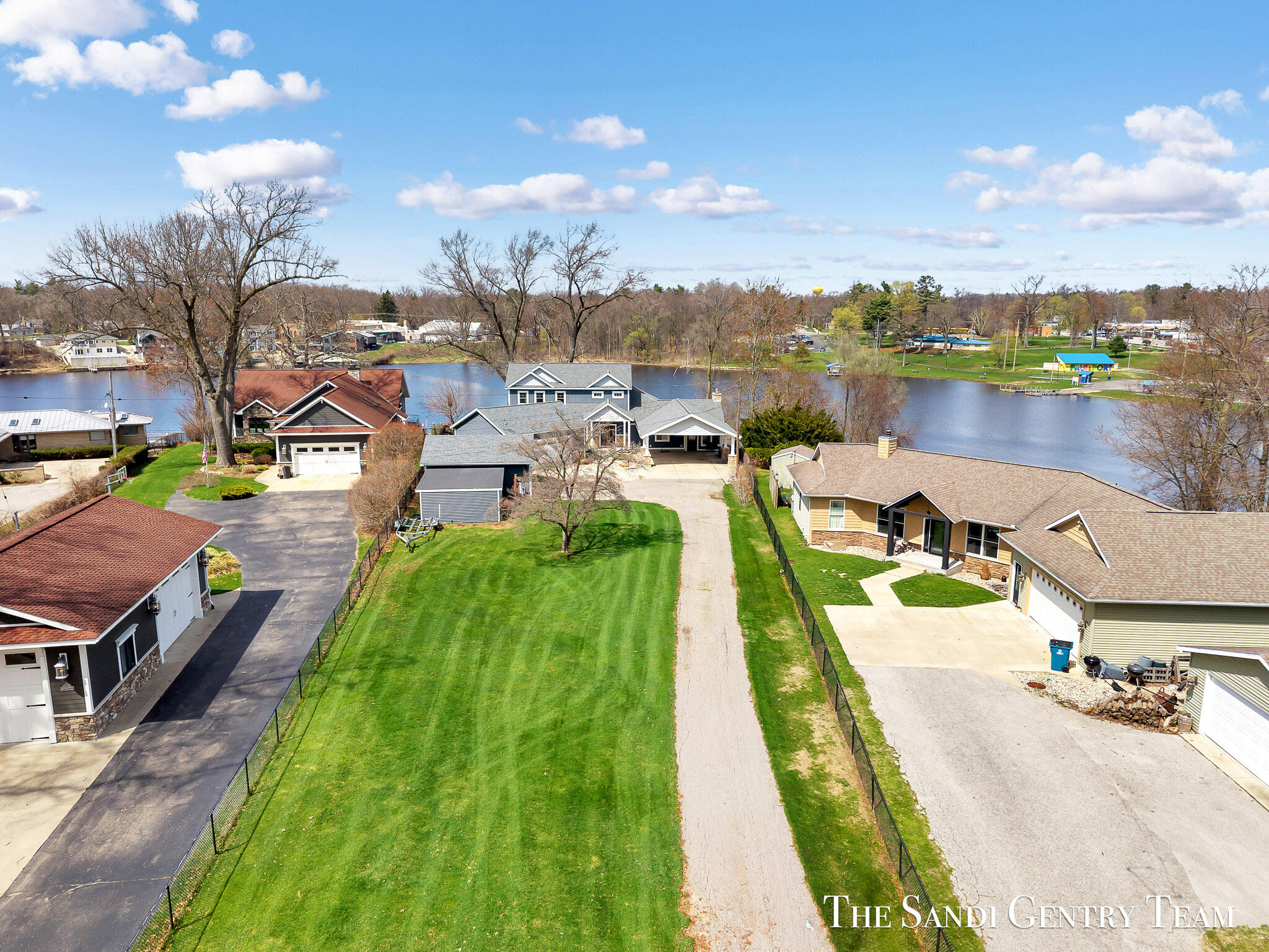 Fruitport, Michigan, 49415, United States, 4 Bedrooms Bedrooms, ,4 BathroomsBathrooms,Residential,Active,2041724