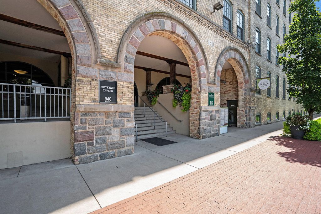Photo of 940 Monroe Avenue NW #313, Grand Rapids, MI 49503 (MLS # 25045378)