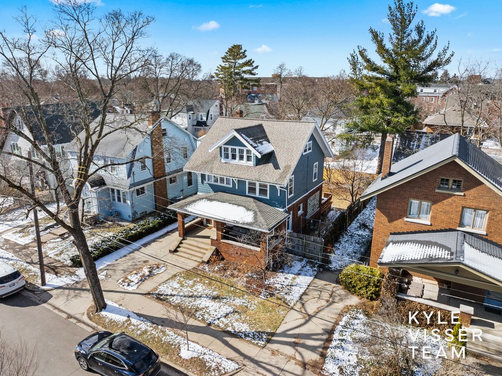 Photo of 617 Rosewood Avenue SE, East Grand Rapids, MI 49506 (MLS # 26006694)